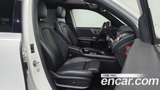 Mercedes-Benz GLB-Class 2021 — photo 11