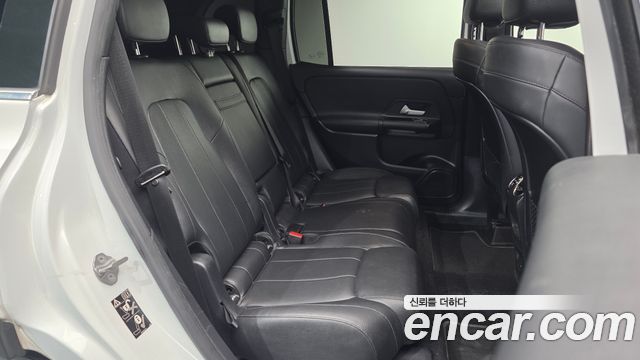 Mercedes-Benz GLB-Class 2021 — photo 12