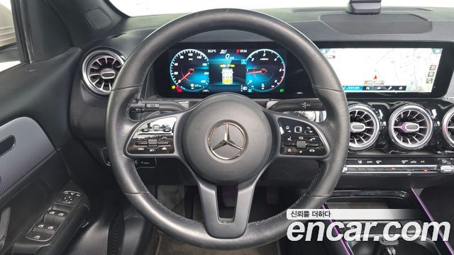 Mercedes-Benz GLB-Class 2021 — photo 13
