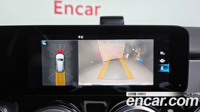 Mercedes-Benz GLB-Class 2021 — photo 15