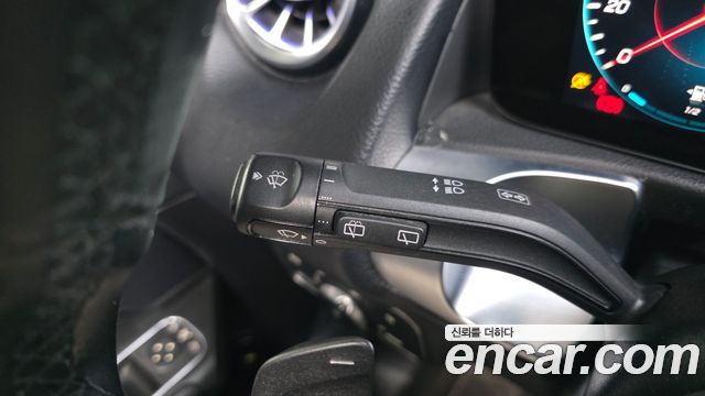 Mercedes-Benz GLB-Class 2021 — photo 17