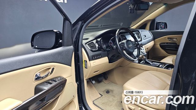 Kia Canival 2017 — photo 10
