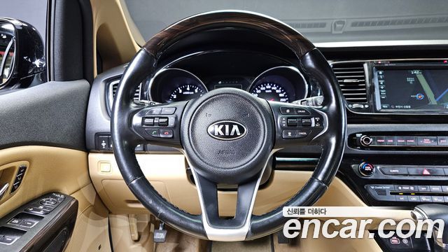 Kia Canival 2017 — photo 13