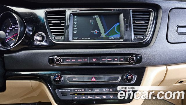 Kia Canival 2017 — photo 14