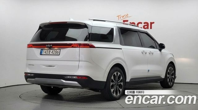 Kia Canival 2023 — photo 2