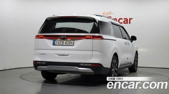 Kia Canival 2023 — photo 4
