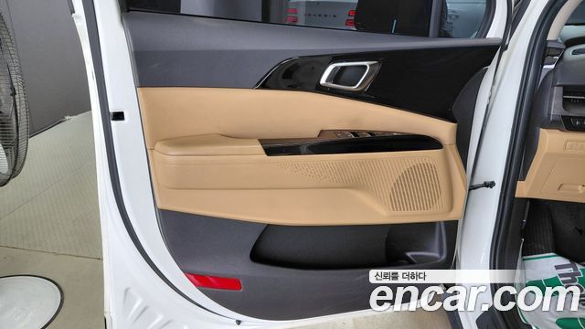 Kia Canival 2023 — photo 14