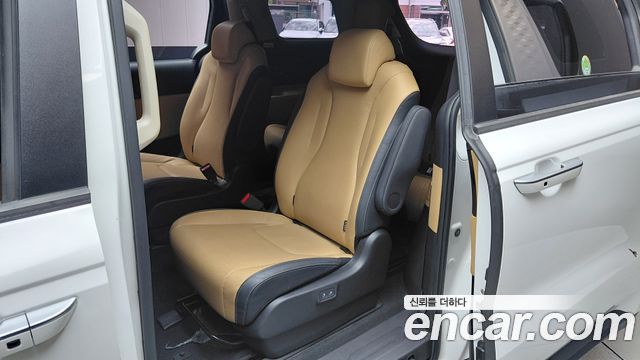 Kia Canival 2023 — photo 16