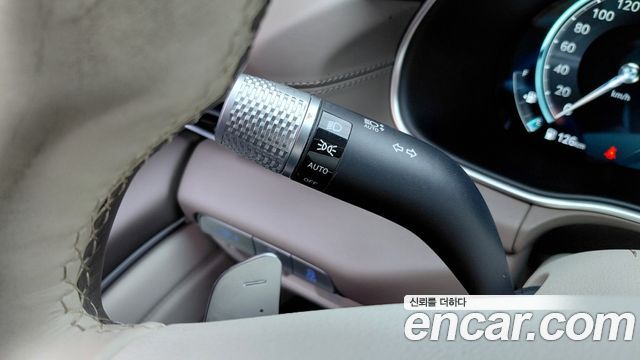 Genesis GV80 2023 — photo 32