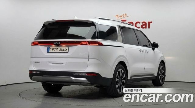 Kia Canival 2023 — photo 2
