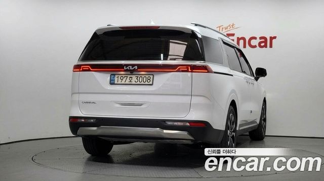 Kia Canival 2023 — photo 4