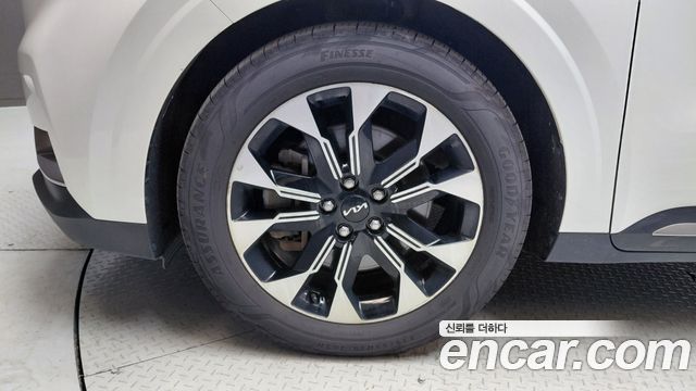 Kia Canival 2023 — photo 5