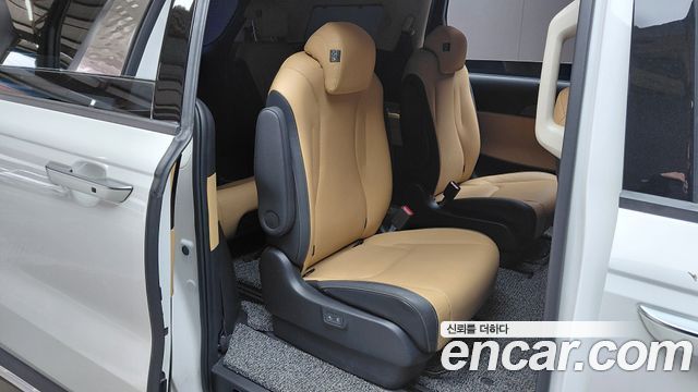 Kia Canival 2023 — photo 17