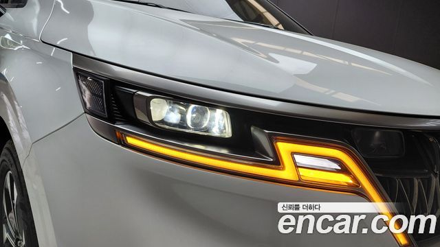 Kia Canival 2023 — photo 8
