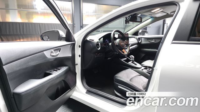 Kia K3 2022 — photo 13
