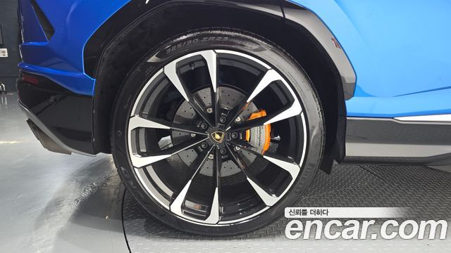 Lamborghini Urus 2020 — photo 5