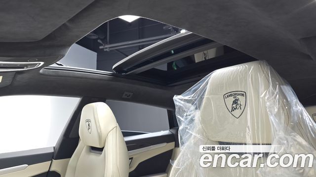 Lamborghini Urus 2020 — photo 22
