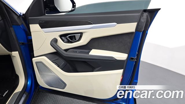 Lamborghini Urus 2020 — photo 14