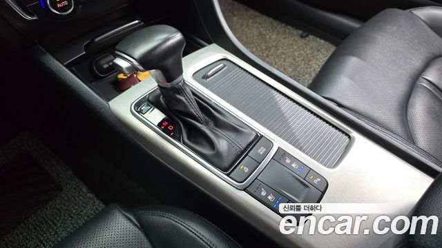 Kia K5 2017 — photo 9