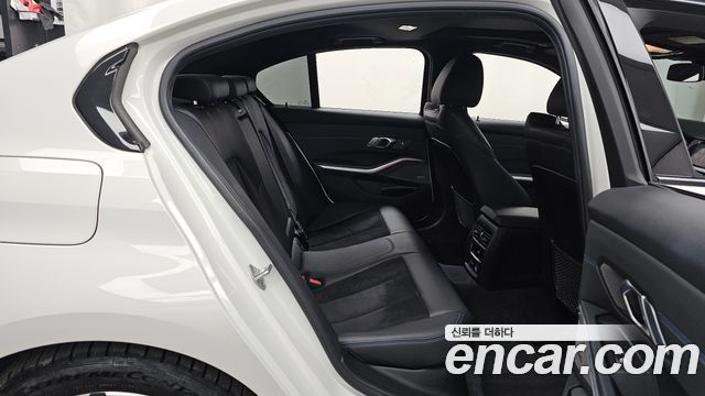BMW 3-Series 2020 — photo 18