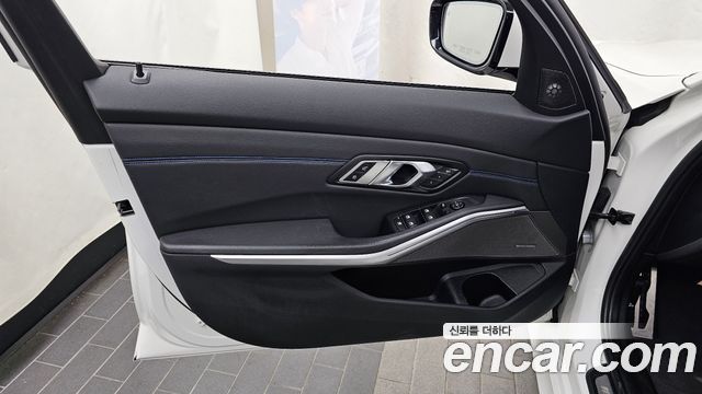 BMW 3-Series 2020 — photo 14