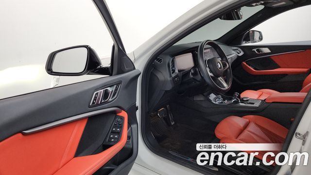 BMW 1-Series 2021 — photo 13
