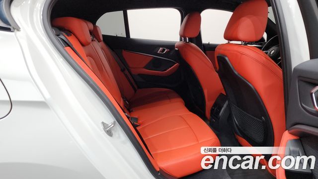 BMW 1-Series 2021 — photo 17