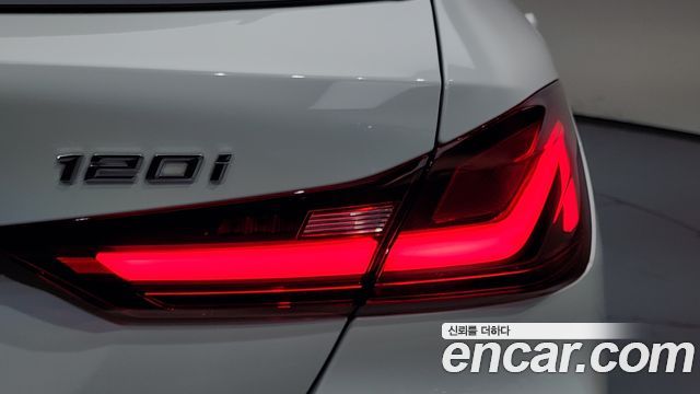 BMW 1-Series 2021 — photo 9