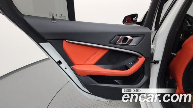 BMW 1-Series 2021 — photo 15