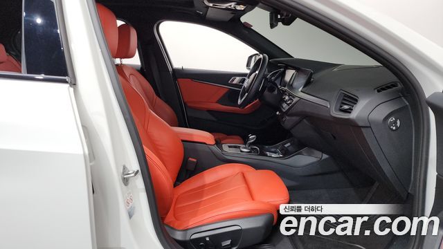 BMW 1-Series 2021 — photo 16
