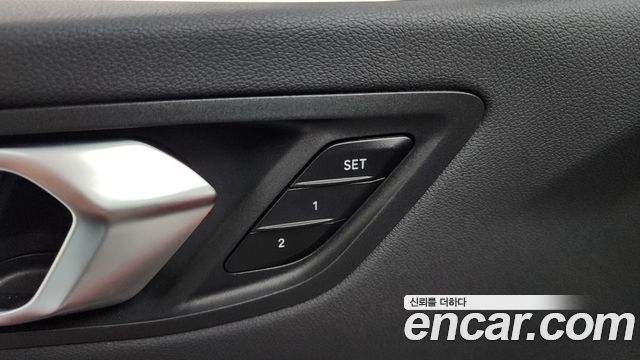 BMW 1-Series 2021 — photo 29