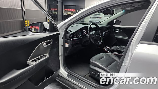 Kia Niro 2023 — photo 13