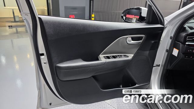 Kia Niro 2023 — photo 14