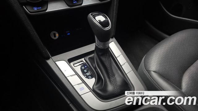 Hyundai AVANTE 2019 — photo 12