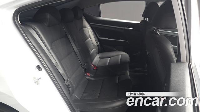 Hyundai AVANTE 2019 — photo 17