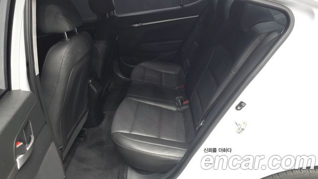 Hyundai AVANTE 2019 — photo 18