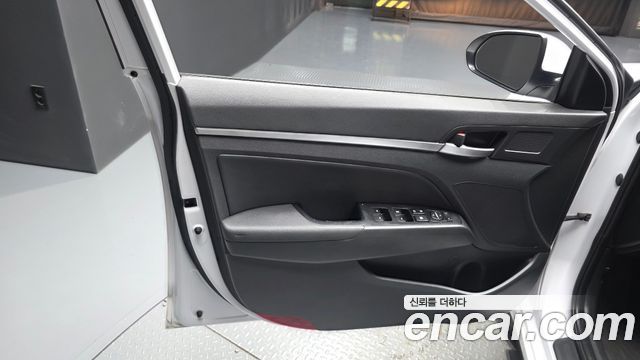 Hyundai AVANTE 2019 — photo 14