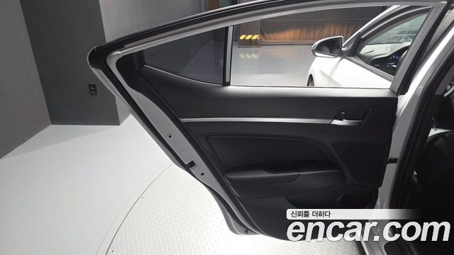 Hyundai AVANTE 2019 — photo 15