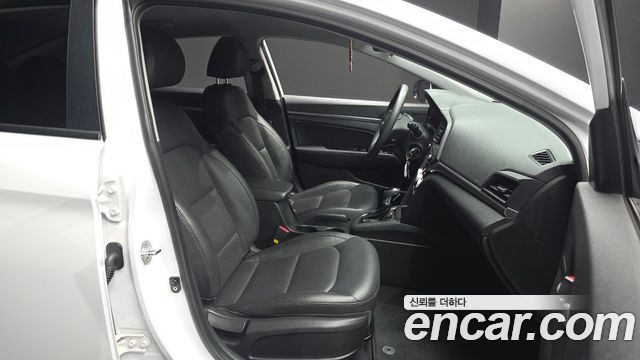 Hyundai AVANTE 2019 — photo 16
