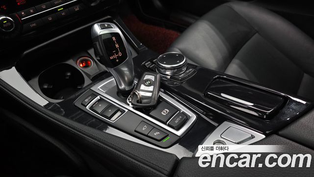 BMW 5-Series 2016 — photo 9
