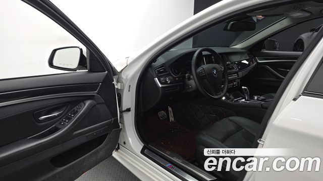 BMW 5-Series 2016 — photo 10