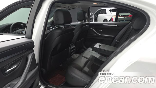 BMW 5-Series 2016 — photo 11