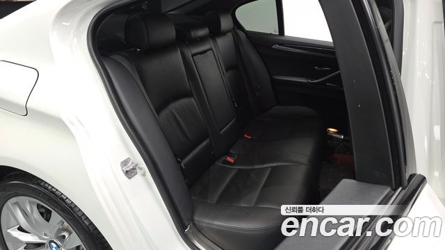 BMW 5-Series 2016 — photo 12