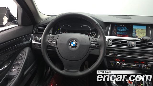 BMW 5-Series 2016 — photo 14