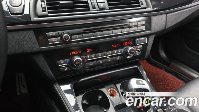 BMW 5-Series 2016 — photo 17
