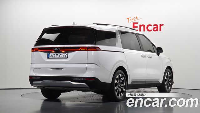 Kia Canival 2023 — photo 2