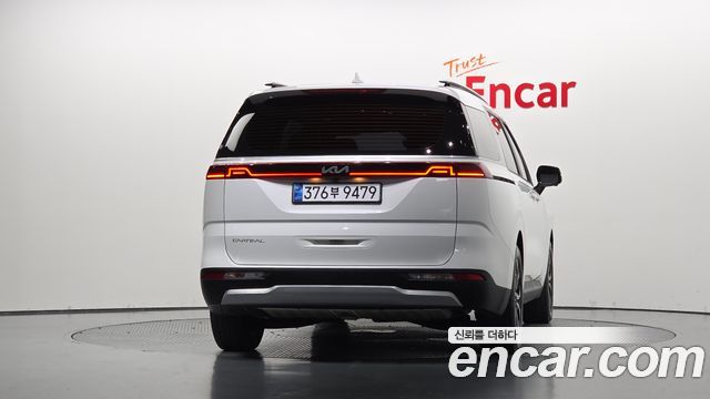 Kia Canival 2023 — photo 4