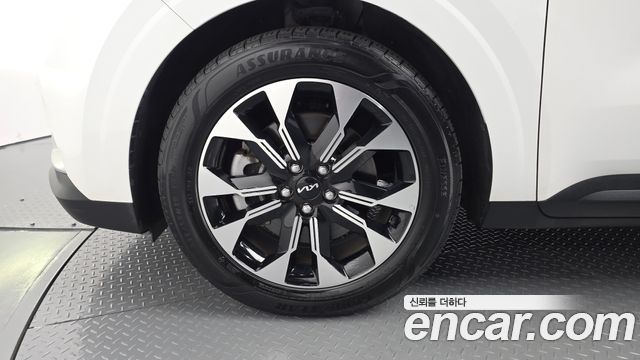 Kia Canival 2023 — photo 5