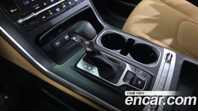 Kia Canival 2023 — photo 12