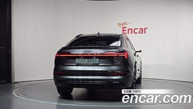 Audi e-tron 2022 — photo 4